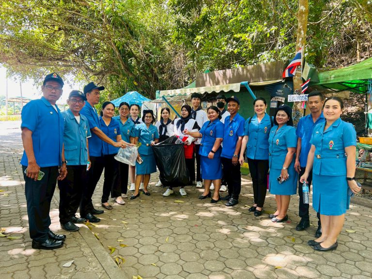 อาสายุวกาชาด สกร.ระดับอำเภอกันตัง จัดกิจกรรมบำเพ็ญประโยชน์