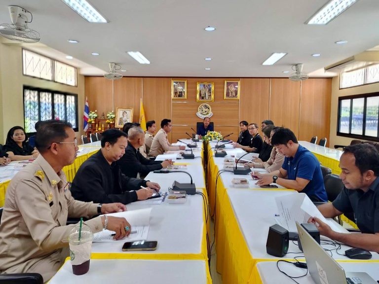 เข้าร่วมประชุมส่งเสริมการบรูณาการกลไกการขับเคลื่อนการขจัดความยากจนระดับอำเภอ โดยมีคณะกรรมการบริหารศูนย์อำนวยการปฏิบัติ การขจัดความยากจนและพัฒนาคนทุกช่วงวัยอย่างยั่งยืนตามหลักปรัชญา ของเศรษฐกิจพอเพียงอำเภอ (ศจพ.อ.)
