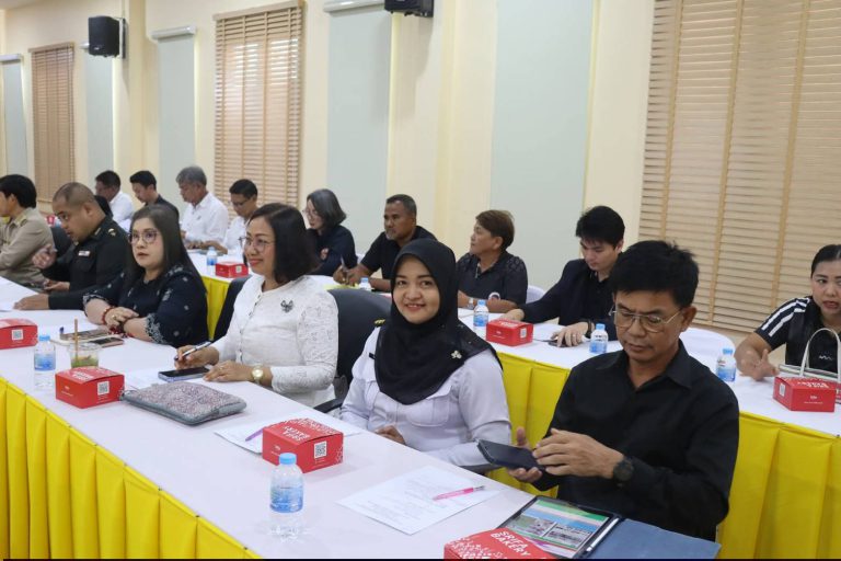 เข้าร่วมประชุมหัวหน้าส่วนราชการ คณะกรรมการบริหารงานอำเภอกันตัง (กบอ.) และคณะกรรมการรักษาความสงบเรียบร้อยอำเภอกันตัง ประจำเดือนเมษายน พ.ศ. 2569 ณ ห้องประชุมมองค์การบริหารรส่วนตำบลบ่อน้ำร้อน อำเภอกันตัง จังหวัดตรัง