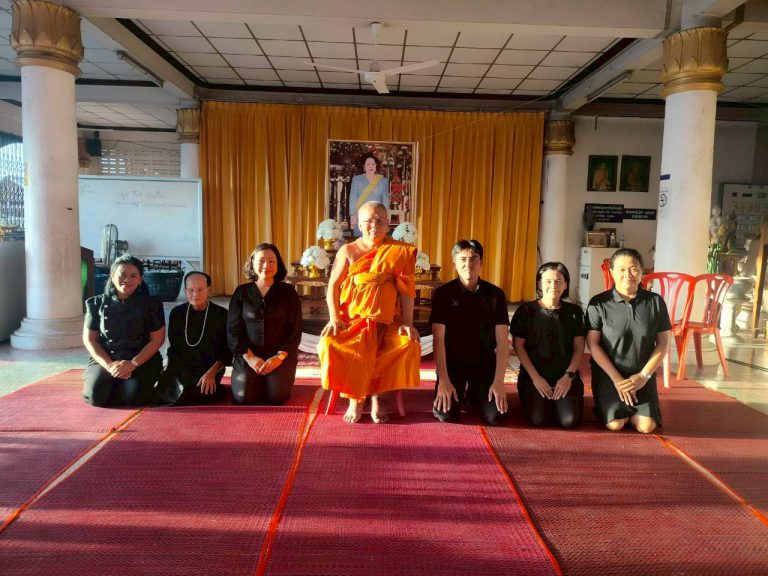 เข้าร่วมพิธีสวดพระพุทธมนต์และเจริญจิตตภาวนาอุทิศถวายพระราชกุศล แด่สมเด็จพระนางเจ้าสิริกิติ์พระบรมราชินีนาถ พระบรมราชชนนีพันปีหลวง ณ วัดควนธานี หมู่ที่ 2 ตำบลควนธานี อำเภอกันตัง จังหวัดตรัง