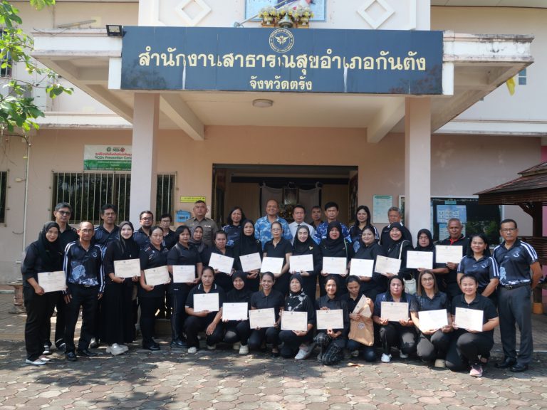 การอบรมและมอบประกาศนียบัตรแก่ผู้สำเร็จ การอบรมโครงการอบรมผู้ดูแลผู้สูงอายุ หลักสูตร 70 ชั่วโมง (กรมอนามัย)