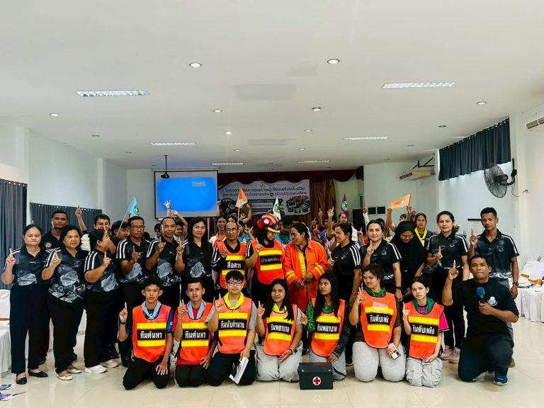 โครงการพัฒนาคุณภาพผู้เรียน“เสริมพลังชีวิต รู้เท่าทันภัย ห่างไกลยาเสพติด สร้างภูมิคุ้มกันทางสังคม” โดยมี นายมานิตย์ ท่าจีน นายอำเภอสิเกา เป็นประธานในพิธีเปิด ณ ตรังอันดามันรีสอร์ท ตำบลไม้ฝาด อำเภอสิเกา จังหวัดตรัง