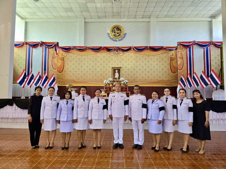 ร่วมพิธีถวายน้ำสรงพระศพเบื้องหน้าพระรูปสมเด็จพระเจ้าลูกเธอ เจ้าฟ้าพัชรกิติยาภา นเรนทิราเทพยวดี กรมหลวงราชสาริณีสิริพัชร มหาวัชรราชธิดา ณ ศาลาประชาคมอำเภอกันตัง จังหวัดตรัง