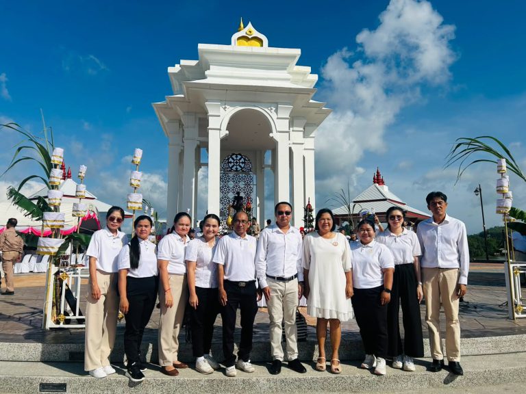 เข้าร่วม “พิธีเจริญพระพุทธมนต์สมโภชและพิธีบวงสรวงพระรูปหล่อ พลเรือเอก พระเจ้าบรมวงศ์เธอ พระองค์เจ้าอาภาภรเกียรติวงศ์กรมหลวงชุมพรเขตอุดมศักดิ์ (เสด็จเตี่ย)”