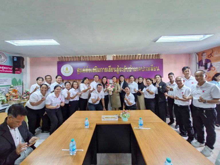 ร่วมแสดงความยินดีกับ นางสาวทิวาวรรณ พิทักษ์จินดา ผู้อำนวยการศูนย์ส่งเสริมการเรียนรู้ระดับอำเภอกันตัง เนื่องในโอกาสย้ายมาดำรงตำแหน่งผู้อำนวยการศูนย์ส่งเสริมการเรียนรู้ระดับอำเภอปะเหลียน