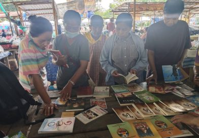 กิจกรรมห้องสมุดเคลื่อนที่สำหรับชาวตลาด ณ ตลาดนัดบ้านโพธิ์ ตำบลบ้านโพธิ์ อำเภอเมืองตรัง จังหวัดตรัง
