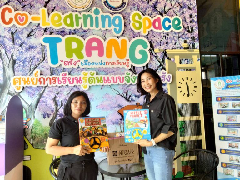 วันพุธ ที่ 12 ตุลาคม 2568 บรรณารักษ์ ห้องสมุดประชาชนจังหวัดตรัง รับบริจาคหนังสือเด็ก หนังสือเรียนและหนังสือความรู้ทั่วไป จากคุณอรอนงค์ ตันติรังสี จำนวน 181 เล่ม เพื่อร่วมส่งเสริมการอ่านและการเรียนรู้ ภายใต้โครงการ 70 พรรษา 70,000 เล่ม เพื่อเฉลิมพระเกียรติสมเด็จพระกนิษฐาธิราชเจ้า กรมสมเด็จพระเทพรัตนราชสุดา ฯ สยามบรมราชกุมารี