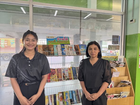 ส่งเสริมการอ่าน “นั่งที่ไหน อ่านที่นั่น” นำหนังสือไปหมุนเวียนมุมหนังสือของห้องสมุดประชาชนจังหวัดตรัง สกร.ระดับอำเภอเมืองตรัง ณ สถานีรถไฟตรัง