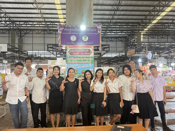 ส่งเสริมการอ่าน “นั่งที่ไหน อ่านที่นั่น” นำหนังสือไปหมุนเวียนมุมหนังสือของห้องสมุดประชาชนจังหวัดตรัง สกร.อำเภอเมืองตรัง ณ ตลาดนัดชินตา อำเภอเมืองตรัง จังหวัดตรัง