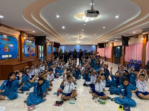 กิจกรรมส่งเสริมการอ่านและการเรียนรู้ตลอดชีวิต รถห้องสมุดเคลื่อนที่