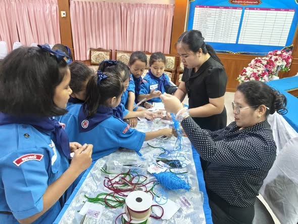 กิจกรรมส่งเสริมการอ่านและการเรียนรู้ตลอดชีวิต รถห้องสมุดเคลื่อนที่