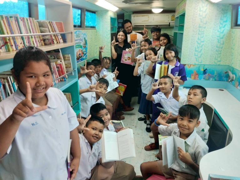 จัดกิจกรรมส่งเสริมการอ่านและการเรียนรู้ตลอดชีวิต รถห้องสมุดเคลื่อนที่ ณ โรงเรียนวัดโพธาราม